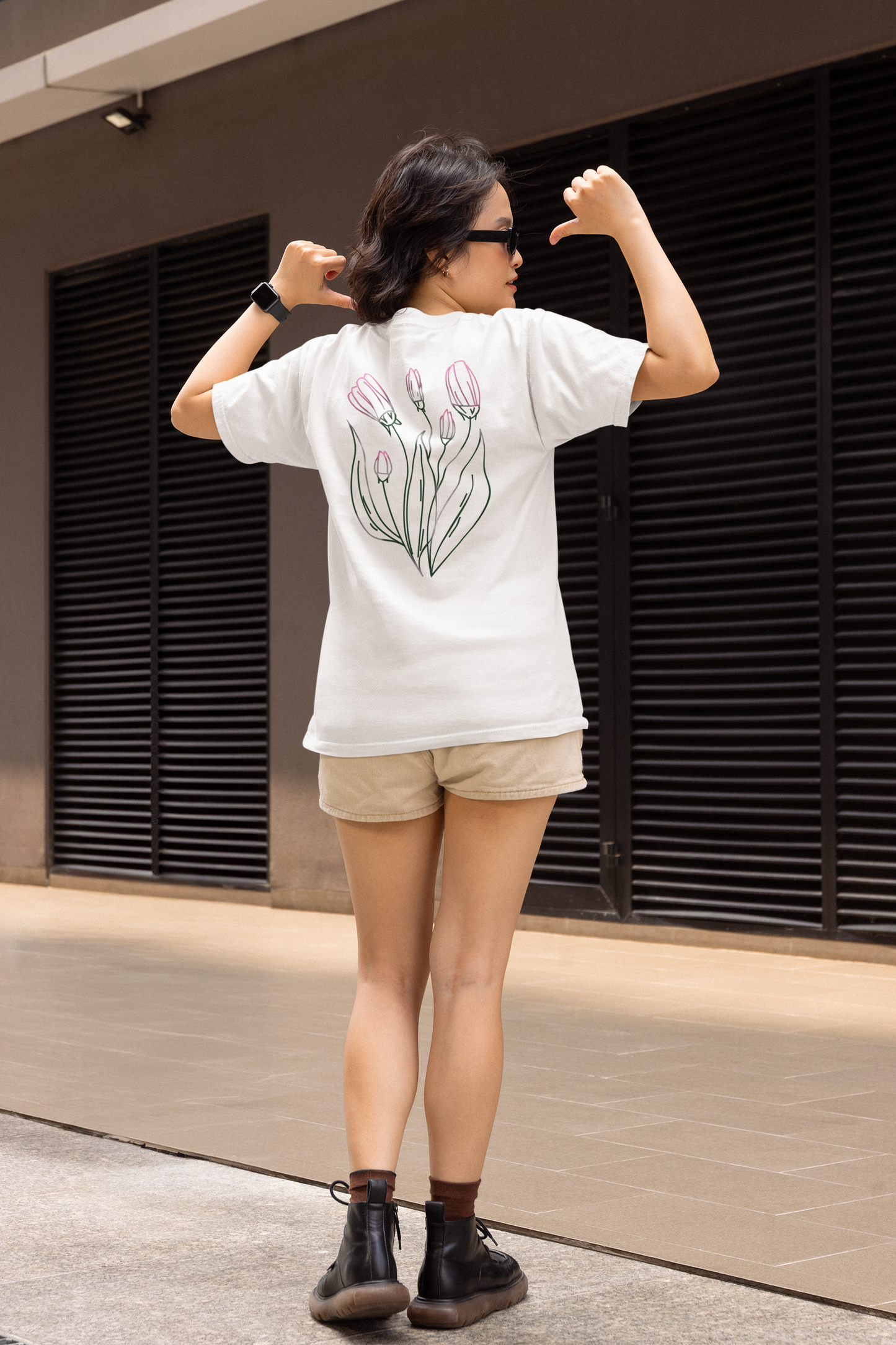 Pretty Girls Deserve Pretty Flowers. Graphic Tee