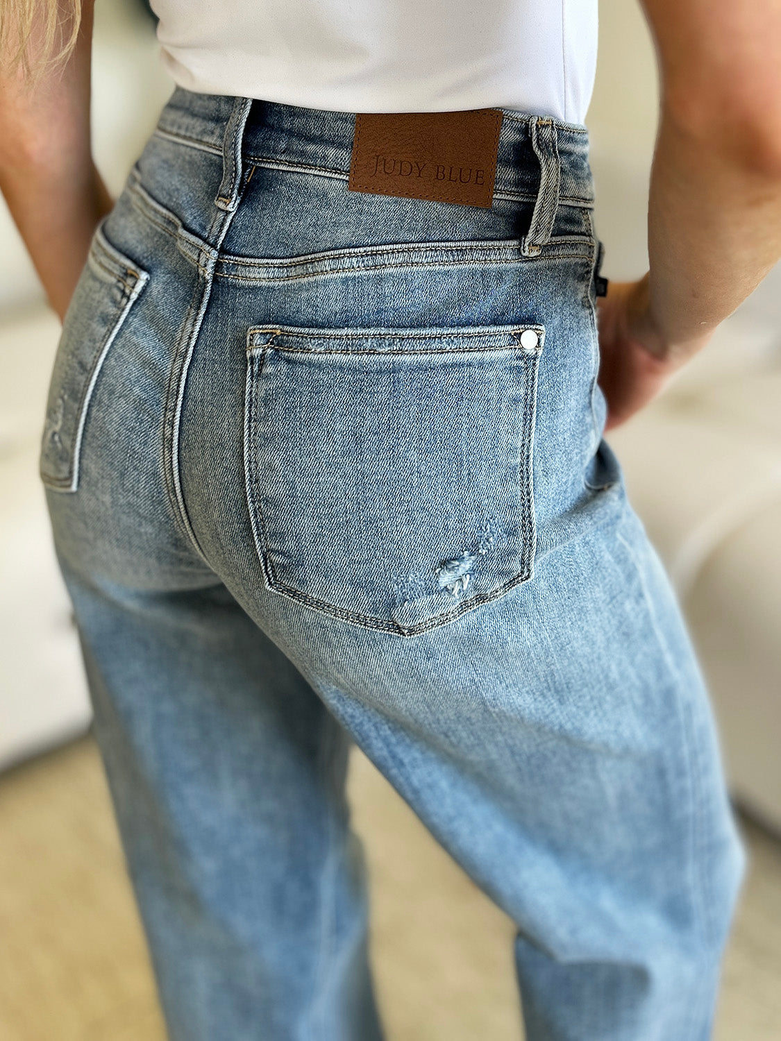 Lightwashed High Waisted Straight Cut Jeans