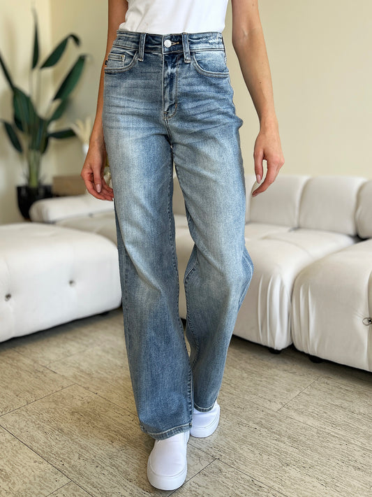 Lightwashed High Waisted Straight Cut Jeans